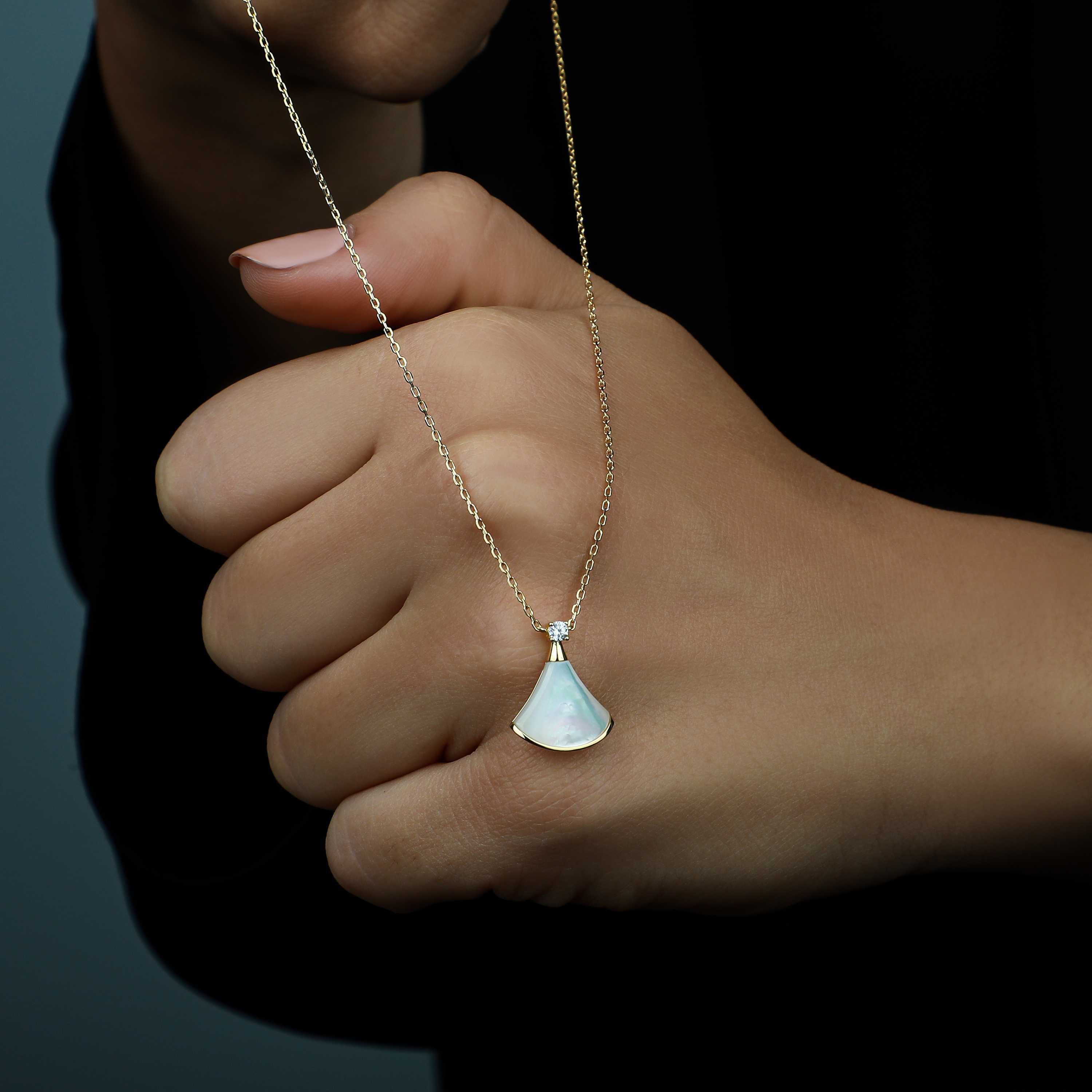 18 karat gold choker, made in Turkey - (H-0590)